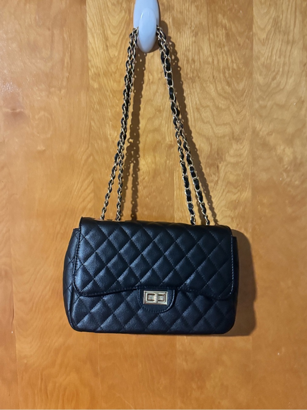 Ello Classy black Whitley Quilted Chain Shoulder Bag w/ Turn‑Lock Closure - Picture 8 of 9